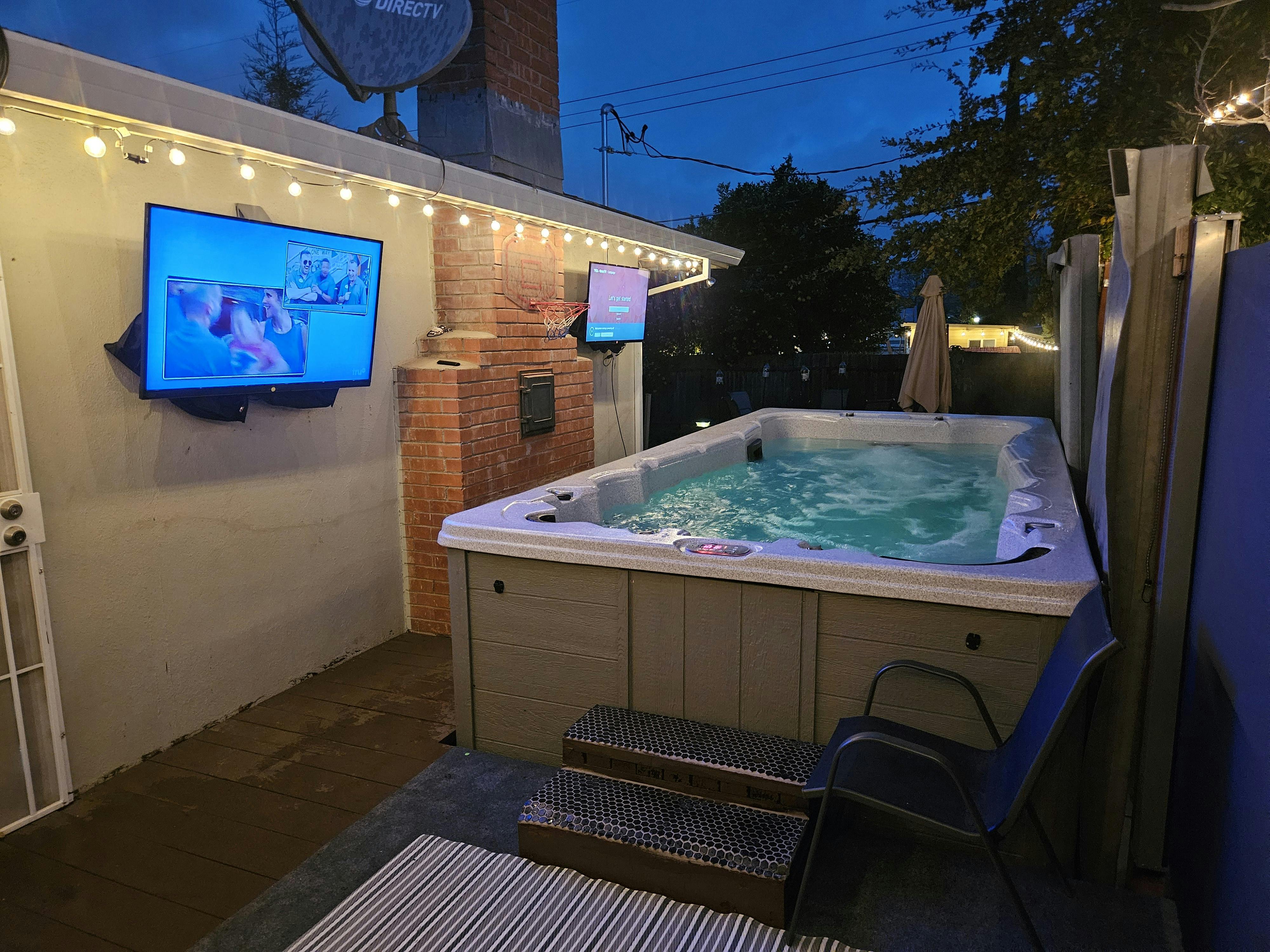 POOL MODE NOW* SEE BELOW* BEAT THE HEAT!! Private Pool in Sacramento